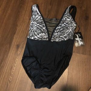 NWT Suffolk leotard Petite Small Velvet V Front